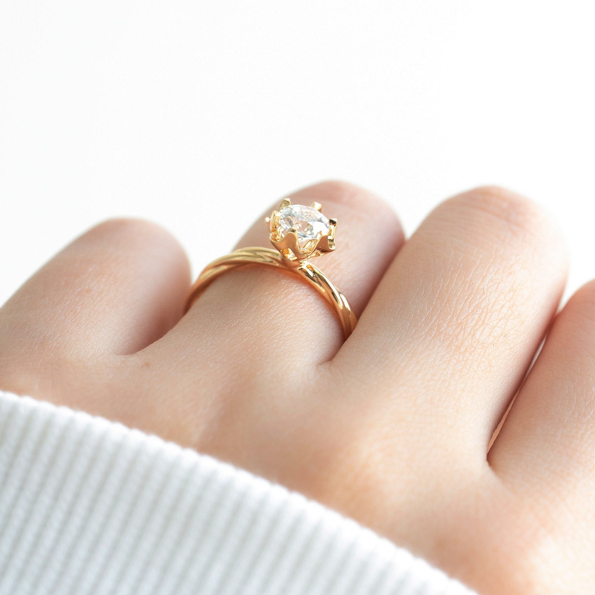 18K Yellow Gold 1CT Natural Round Diamond Vine Engagement Ring